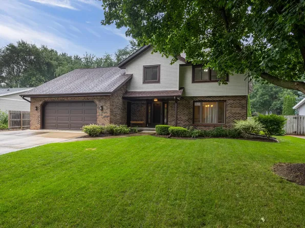 101 Coach House Dr, Madison, WI 53714