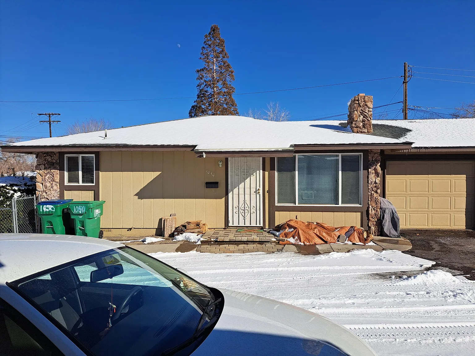 1040 Roberts St photo 1