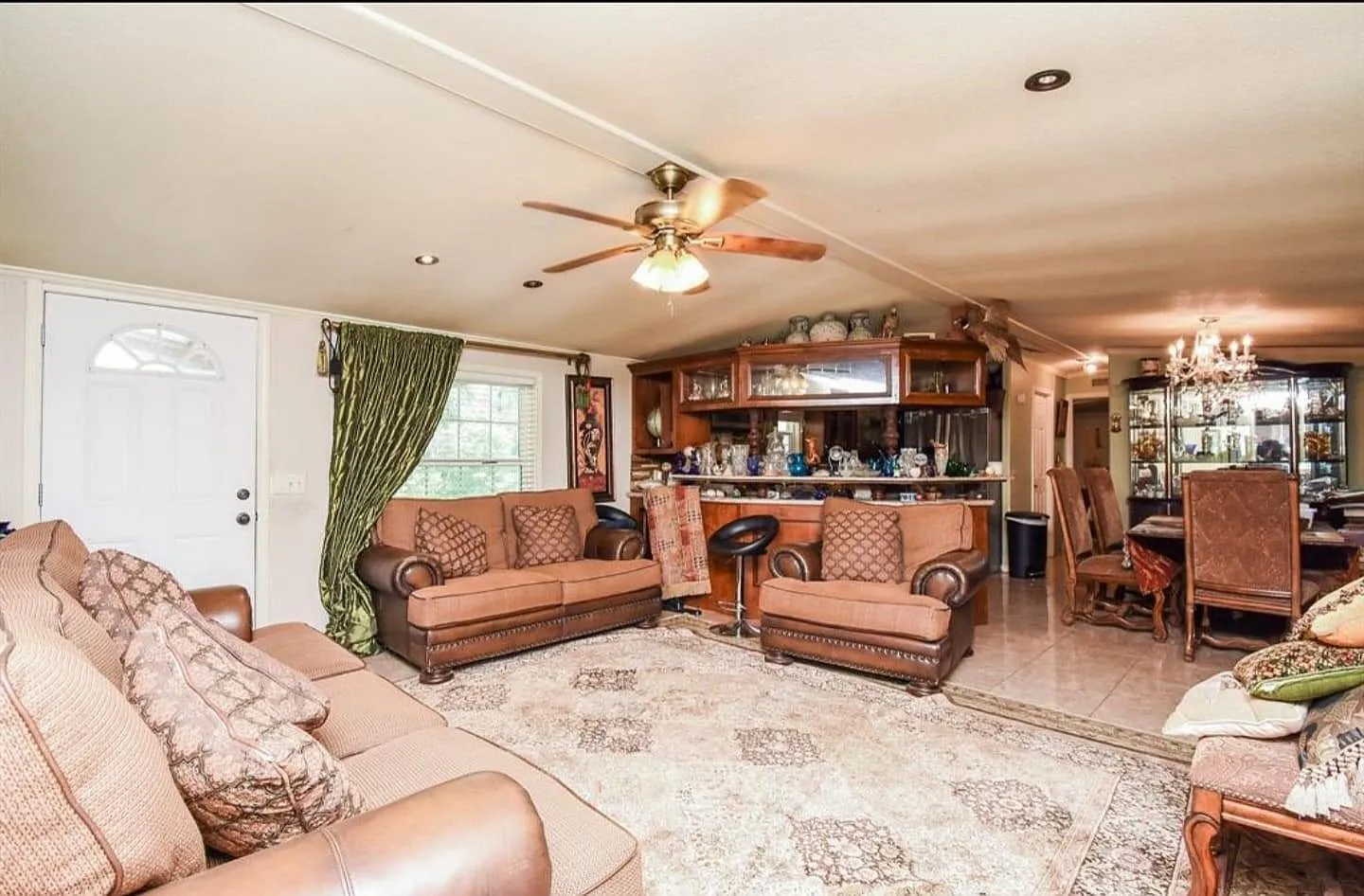 3 bed, 2.0 bath, 1600 sqft, $1,800 — Photo 4