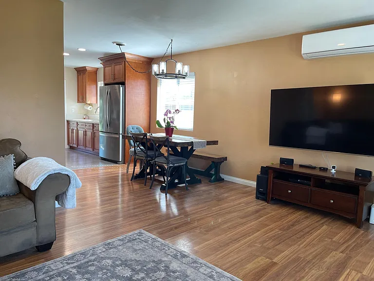 935 Paraiso Ave — Photo 3