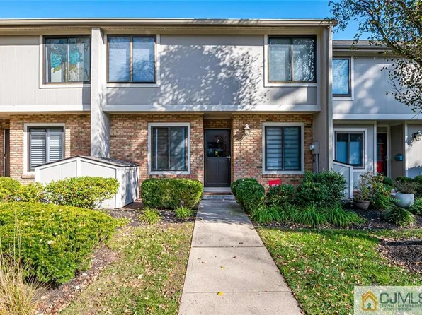 14 Irongate #303, Metuchen, NJ 08840