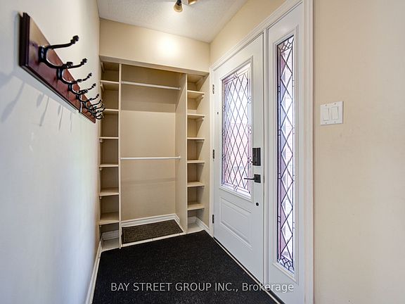 4th image of 5922 Dalebrook Cres