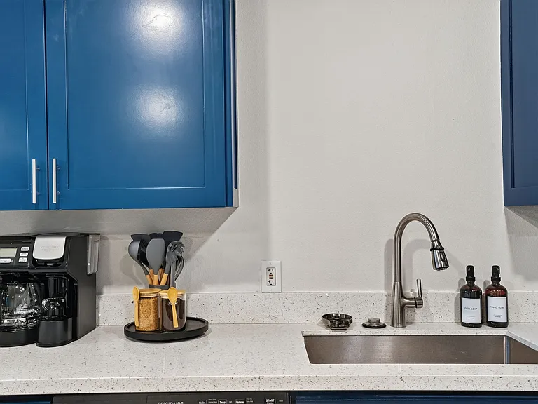 9000 NW Cornell Rd #4 — Photo 10