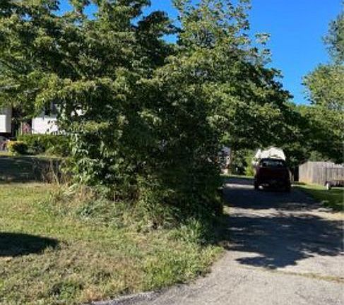 Exterior Neighborhood (street photo)