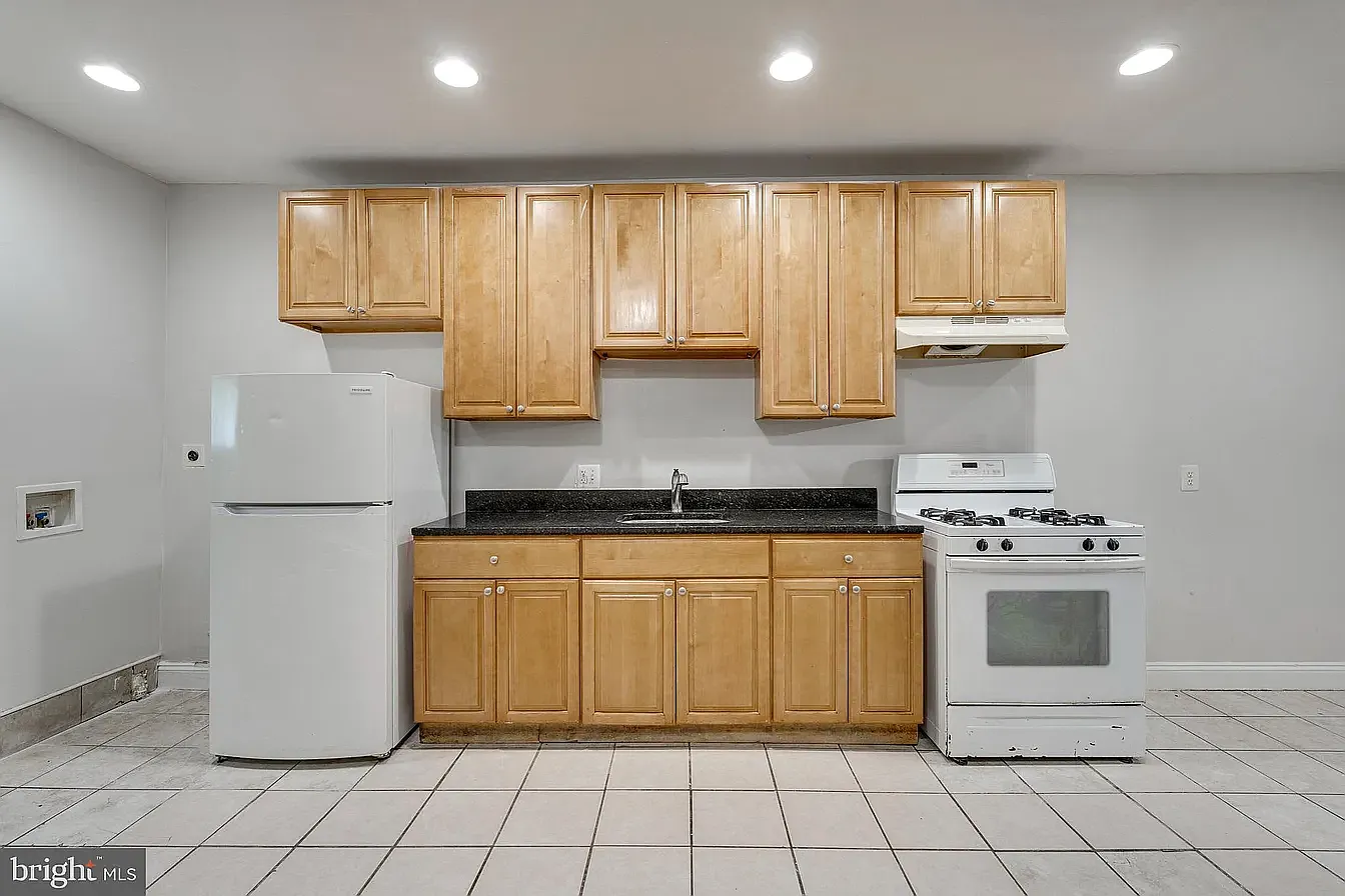 1 bed, 3044 sqft, $1,600 — Photo 2