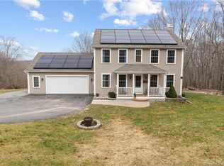 16 Dennis Dr, Uncasville, CT 06382