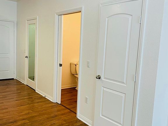 5th image of 1922 Kelly Ave #4