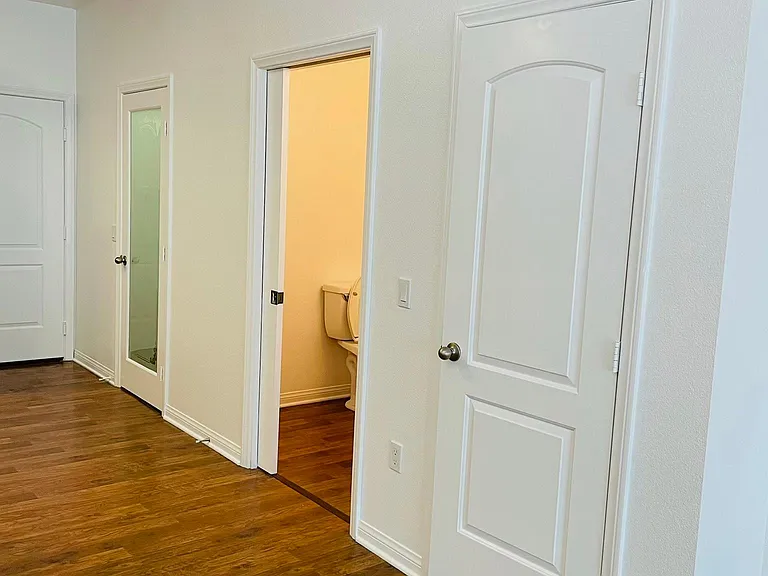 1922 Kelly Ave #2 — Photo 4
