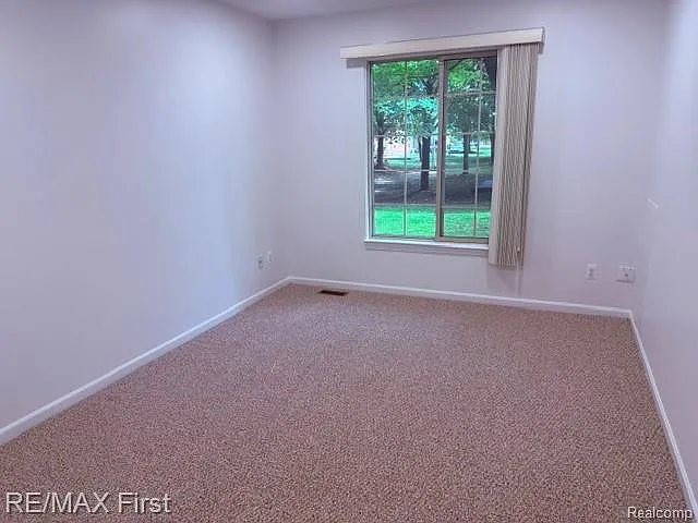 16713 Kensington Dr — Photo 23