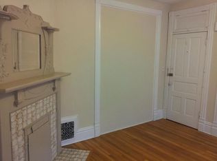 305 E Locust St APT 4, Bloomington, IL 61701