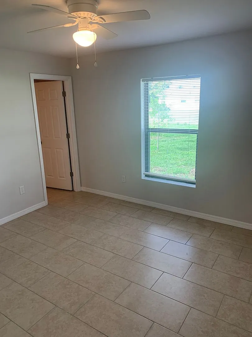 Cute 3 Bedroom 2 Bath Duplex — Photo 4