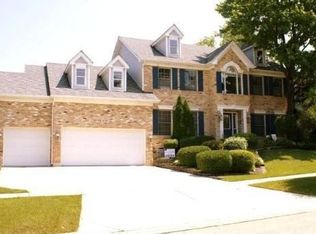 6727 Lakeview Ct, Woodridge, IL 60517