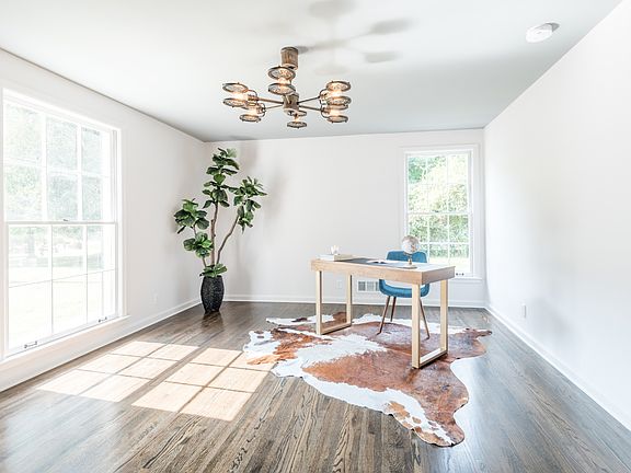 4th image of 6652 Clearbrook Dr