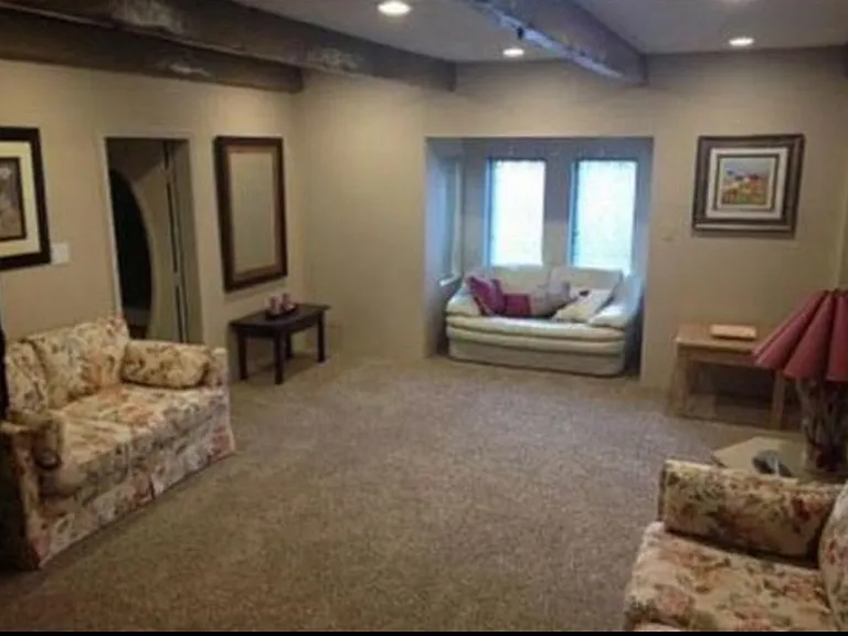 601 E Coeur D Alene Ave — Photo 7