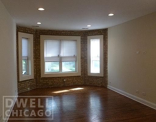4th image of 6500 N Claremont Ave #65002E
