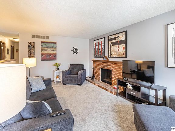 4th image of 709 Sunny Slope Rd