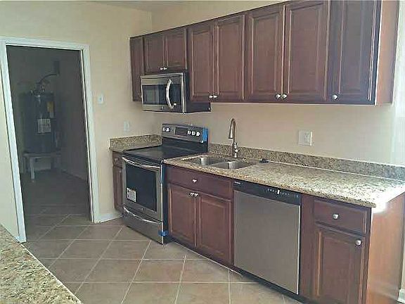3rd image of 613 Carnation Ave