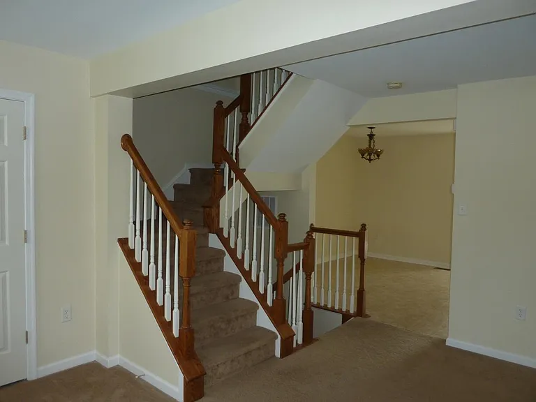 1049 Sparrow Way — Photo 6