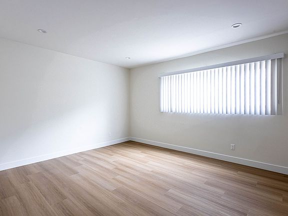 5th image of 1015 18th St APT 6