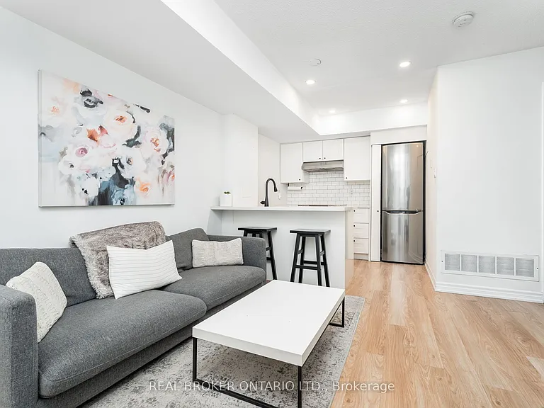 11 Niagara St W #32 — Photo 11