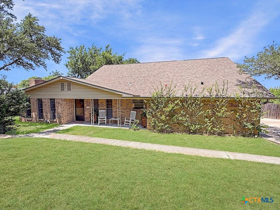 1st image of 1802 Forest Hills Dr