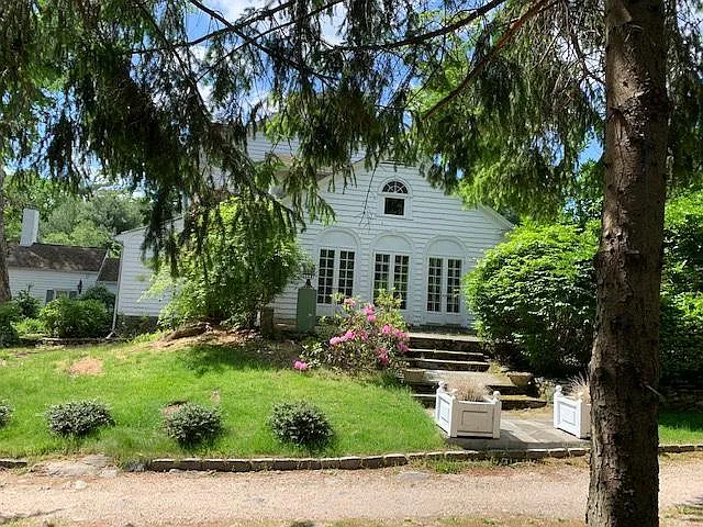 1709 Newfield Ave — Photo 4