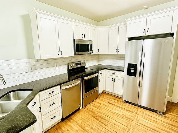 2nd image of 1039 Baldwin Ave APT 4