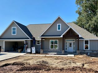 117 Sundrop Ln, Lake Jackson, TX 77566