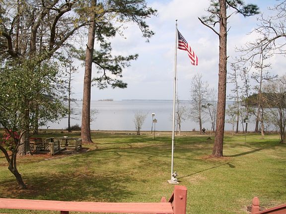 2nd image of 773 Lakeshore Dr