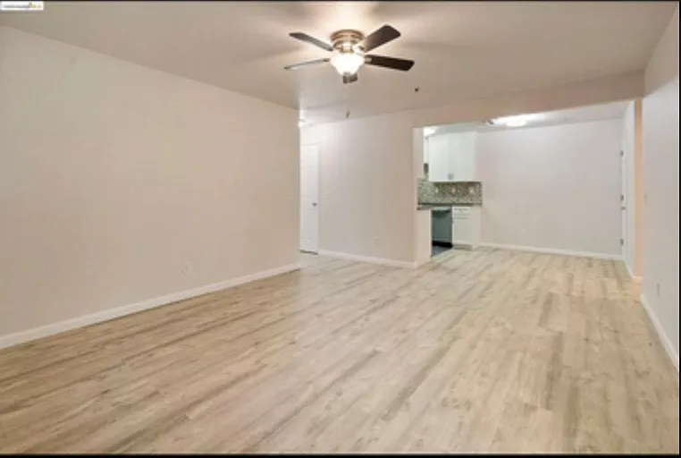7283 Florin Mall Dr #14 — Photo 4
