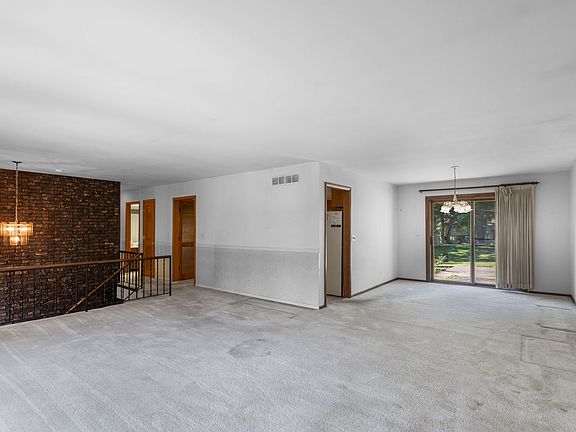 5th image of 3411 E Crystal Lake Ave