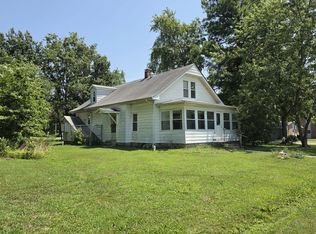 1204 N Dawley St, Salem, IL 62881