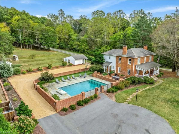 3250 Beroth Rd, Pfafftown, NC 27040