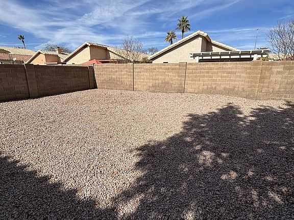 2nd image of 1092 W Bluebird Dr