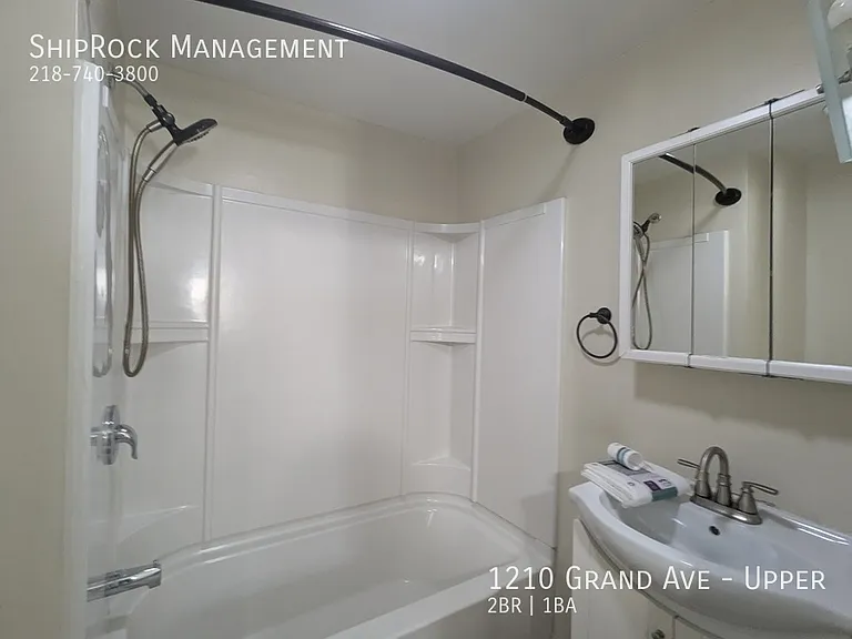 1210 Grand Ave #UPPER — Photo 6