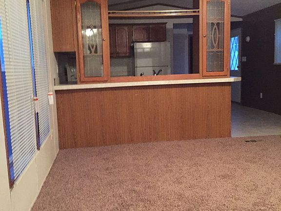 3rd image of 27 York Mobile Plz