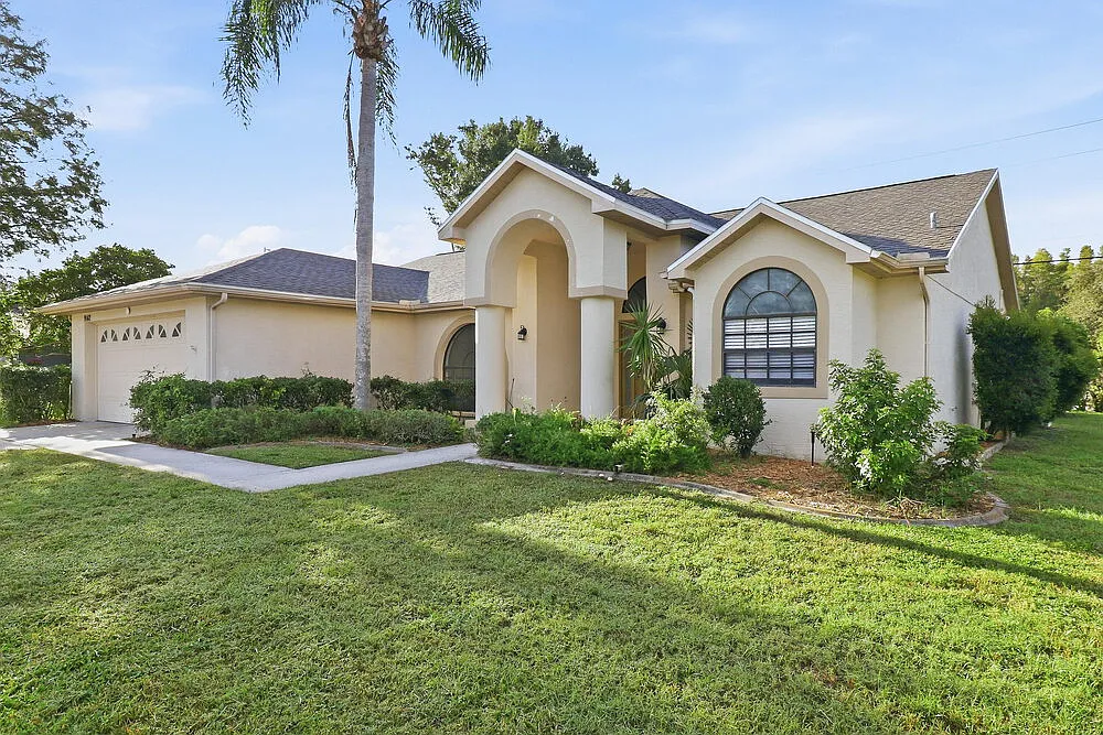 3 bed, 2.0 bath, 1876 sqft, $2,700 — Photo 3