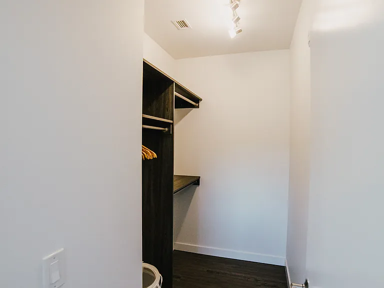 835 Sterling Lyon Pkwy — Photo 37