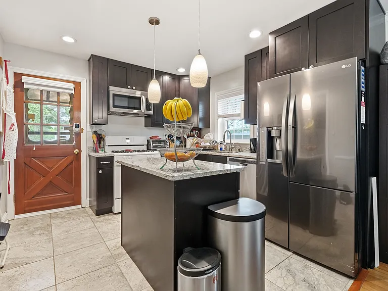 855 N Frederick St — Photo 3