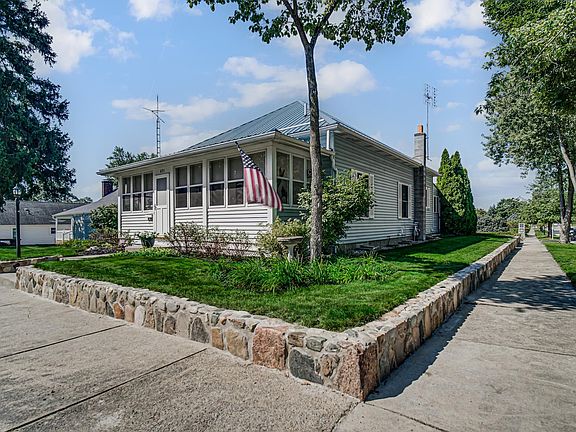 2nd image of 471 Lake St