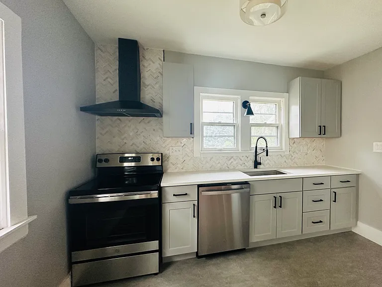 2058 Bunts Rd #LOWER — Photo 1