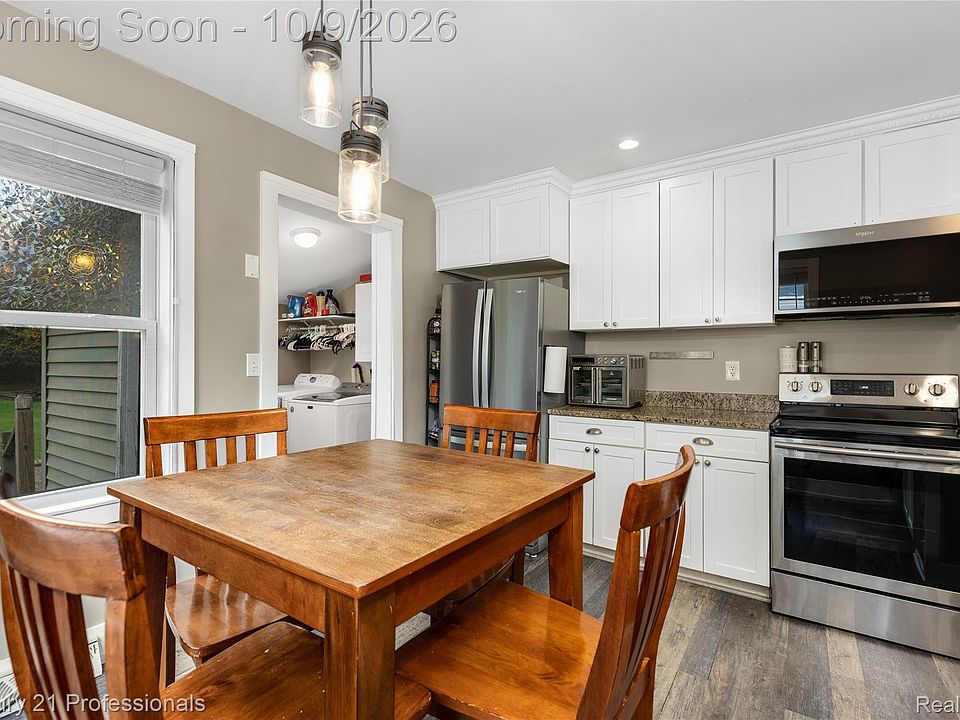 801 Forest Dr, photo 10