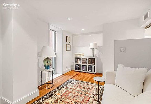 5th image of 416 Washington St APT 5J