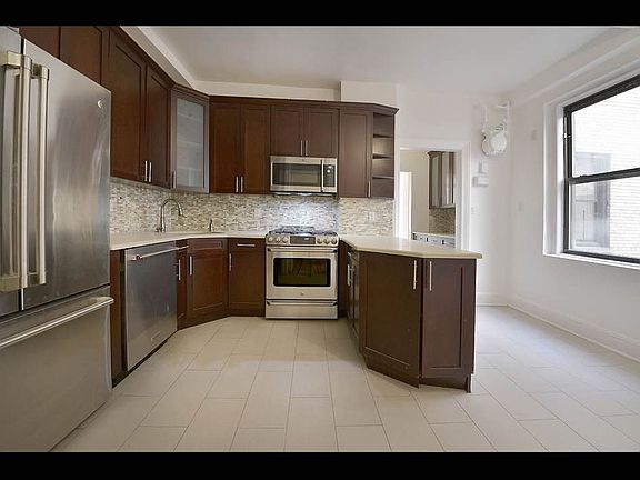 5th image of 35 E 84th St #9D
