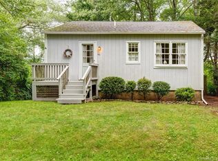 40 Lakeside Dr, North Stonington, CT 06359