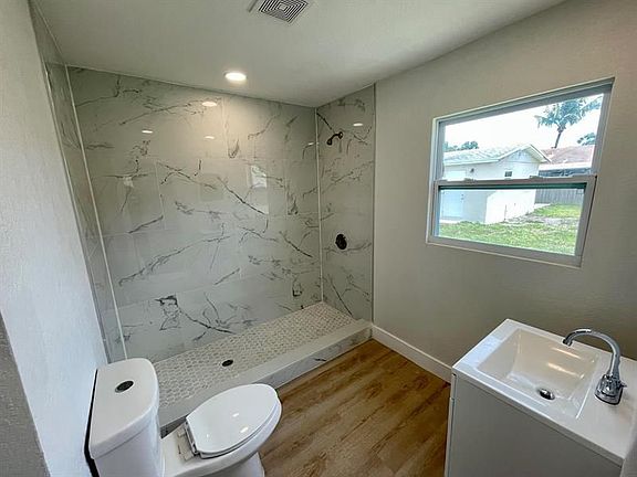 5th image of 4790 Alberta Ave
