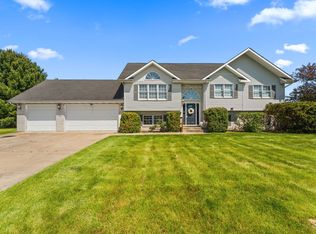 919 Plantation Rd, Valparaiso, IN 46385