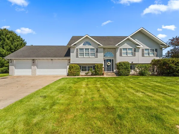 919 Plantation Rd, Valparaiso, IN 46385