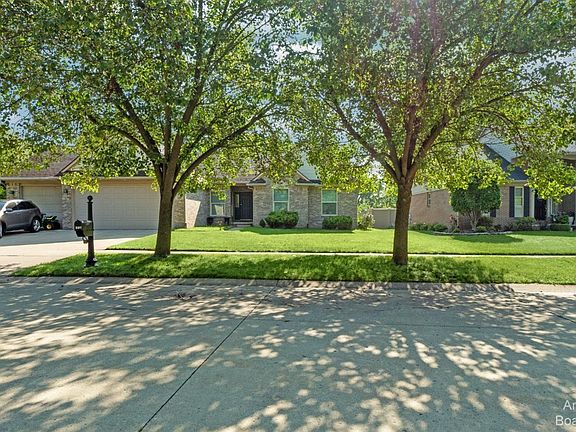 2nd image of 11001 Beechwood Ct
