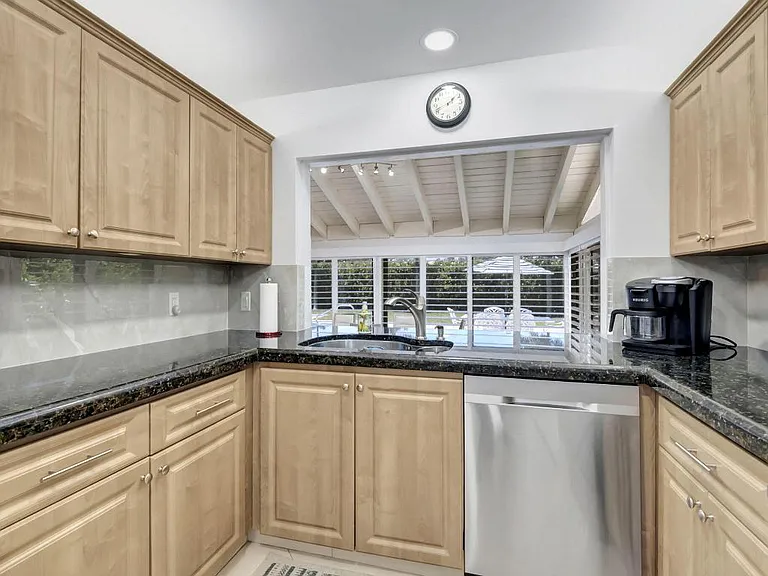 902 Foxpointe Cir — Photo 22